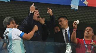 Nigeria-Argentina, il gestaccio di Maradona sugli spalti (LaPresse)