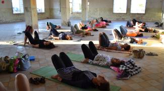 Lezioni di yoga ogni martedì sera alla Colonia