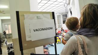 Vaccinazioni obbligatorie a scuola (Newpress)