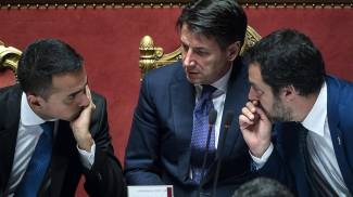 Il premier Conte tra i vice Di Maio e Salvini (Ansa)