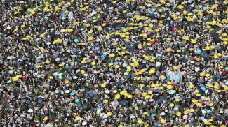 Migliai in strad a Hong Kong contro legge estradizione controversa (Ansa)