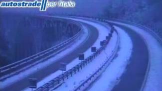 La A1 al Poggettone, al confine tra Toscana ed Emilia, la mattina del 6 gennaio