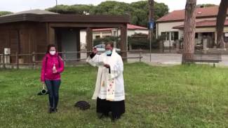 The outdoor blessing