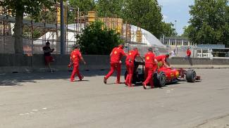 Ferrari incidentata a Modena, ferito un meccanico