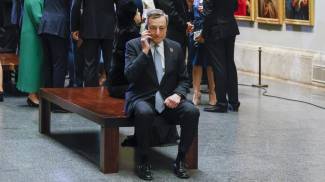 Mario Draghi, nato nel 1947, al suo arrivo mercoledì al Museo del Prado di Madrid