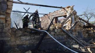 Una casa distrutta dagli attacchi russi a Odessa (Ansa)